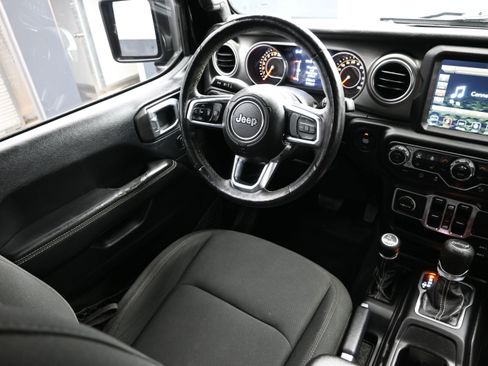 Used 2018 Jeep Wrangler Unlimited Sahara AWD/4WD image 24