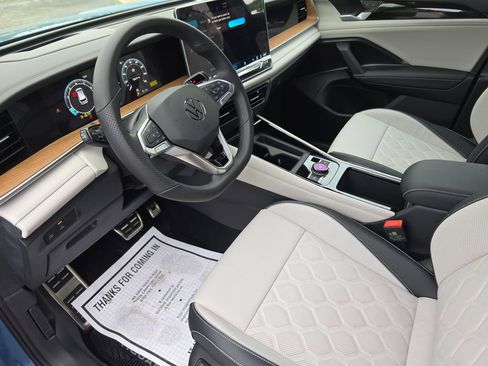 New 2026 Volkswagen Tiguan SEL R-Line AWD/4WD image 13