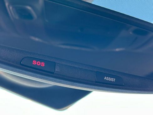 Used 2025 Chrysler Pacifica Limited image 52