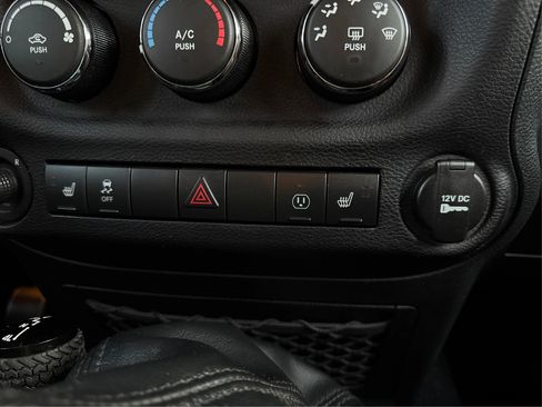 Used 2017 Jeep Wrangler Unlimited Rubicon w/ Connectivity Group image 32