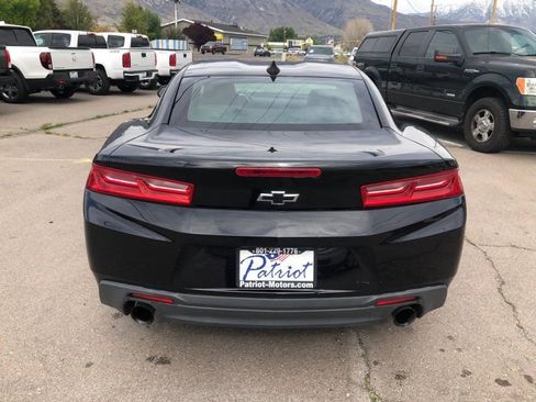 Used 2018 Chevrolet Camaro LT RWD image 4