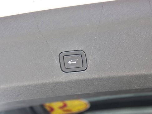 Used 2021 Chevrolet Suburban RST RWD image 16