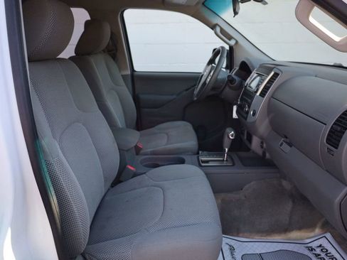 Used 2017 Nissan Frontier SV image 10