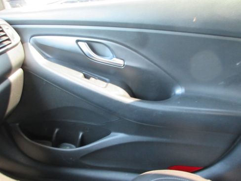 Used 2018 Hyundai Elantra GT FWD image 30