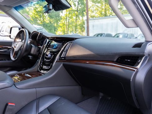 Used 2019 Cadillac Escalade Premium Luxury w/ Escalade Sport Edition AWD/4WD image 23