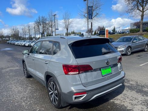 Used 2023 Volkswagen Taos SE image 6