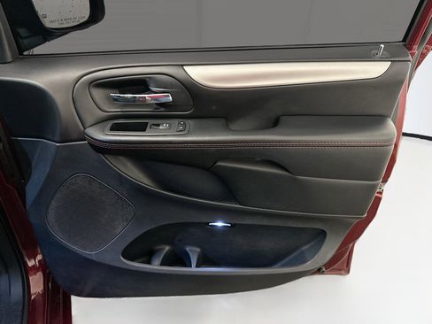 Used 2019 Dodge Grand Caravan GT image 35