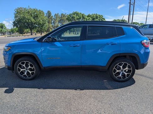 Used 2025 Jeep Compass Limited AWD/4WD image 2