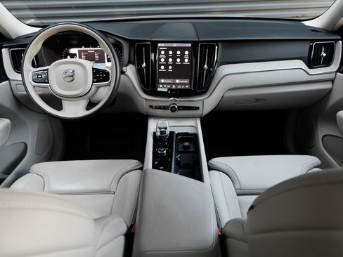 Used 2023 Volvo XC60 B5 Ultimate w/ Protection Package Premier FWD image 15