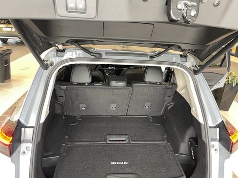 Used 2023 Nissan Rogue SL w/ SL Premium Package image 29