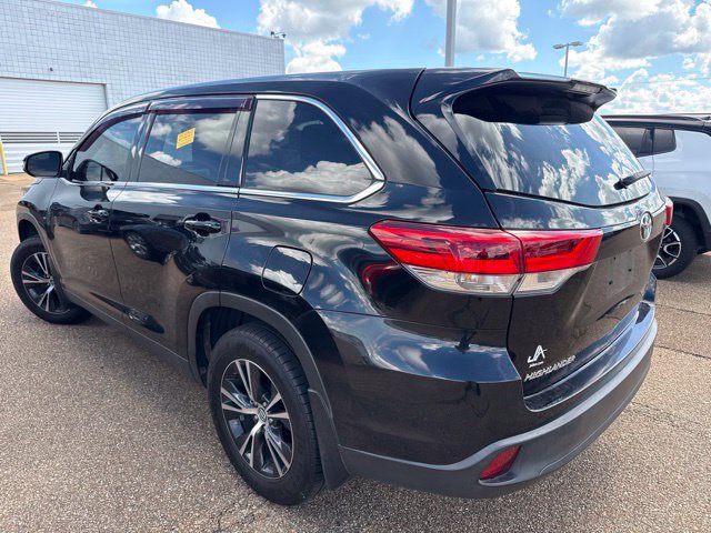 Used 2019 Toyota Highlander LE FWD image 5
