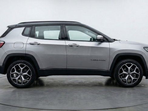 Used 2025 Jeep Compass Limited image 11