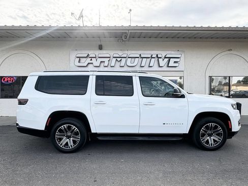 Used 2024 Jeep Wagoneer L Series II RWD image 3