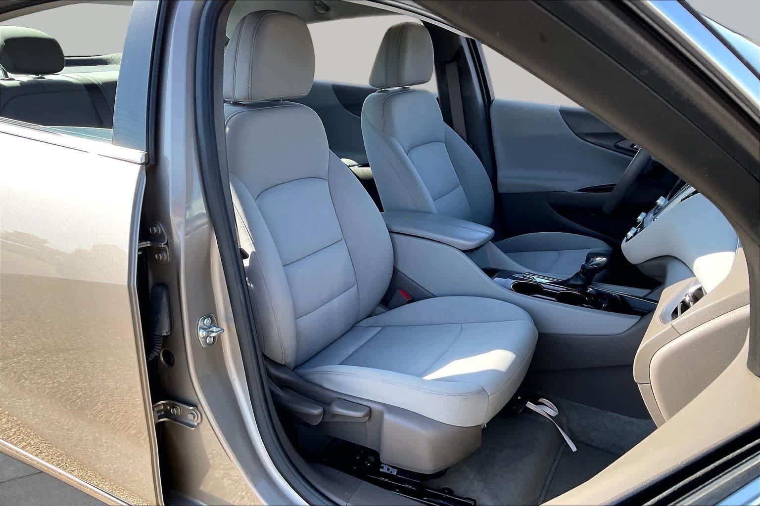 Used 2025 Chevrolet Malibu LT FWD image 9
