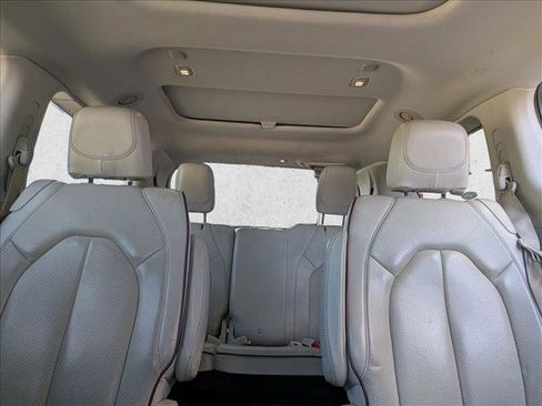 Used 2019 Chrysler Pacifica Limited image 16