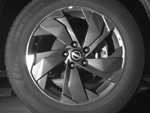 Used 2025 Nissan Rogue SV FWD image 15