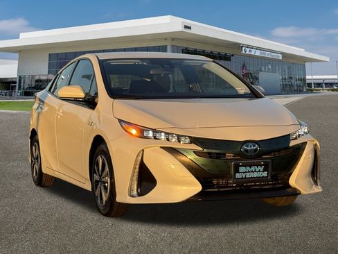 Used 2019 Toyota Prius Prime Plus image 2