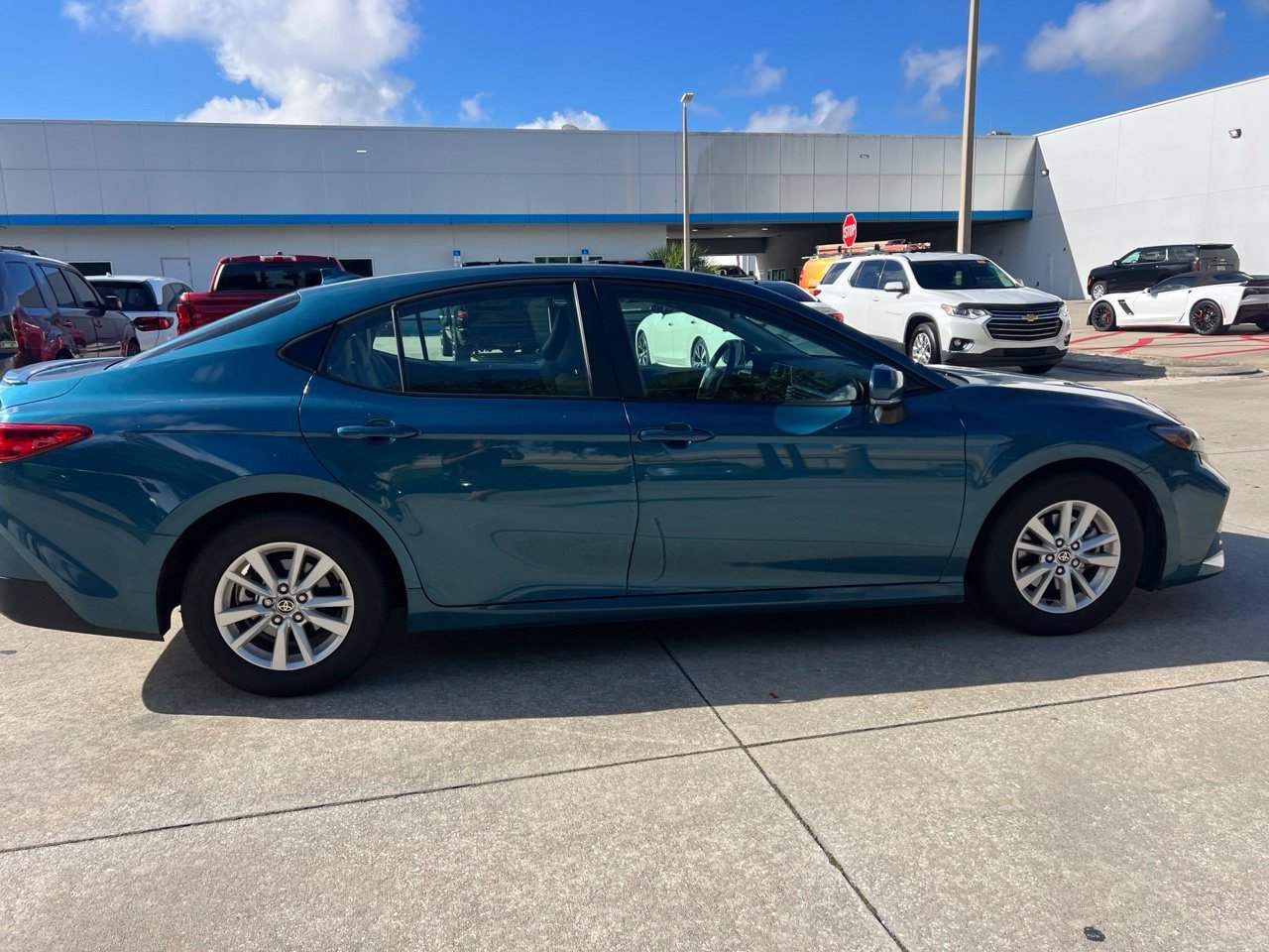 Used 2025 Toyota Camry LE w/ Convenience Package FWD image 9