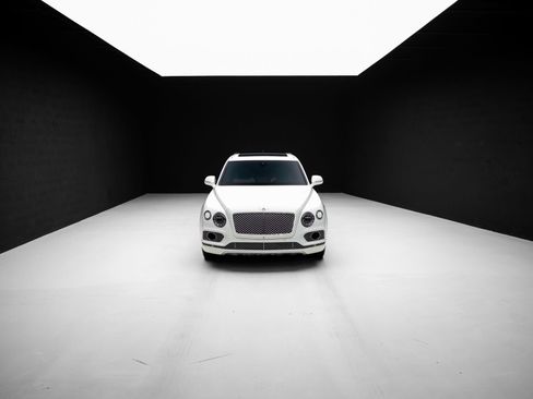 Used 2018 Bentley Bentayga AWD/4WD image 84