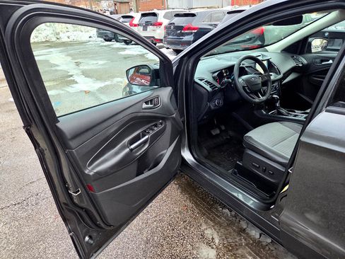 Used 2018 Ford Escape SE w/ SE Sport Appearance Package image 12