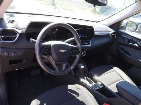 Used 2025 Chevrolet TrailBlazer LT FWD image 32
