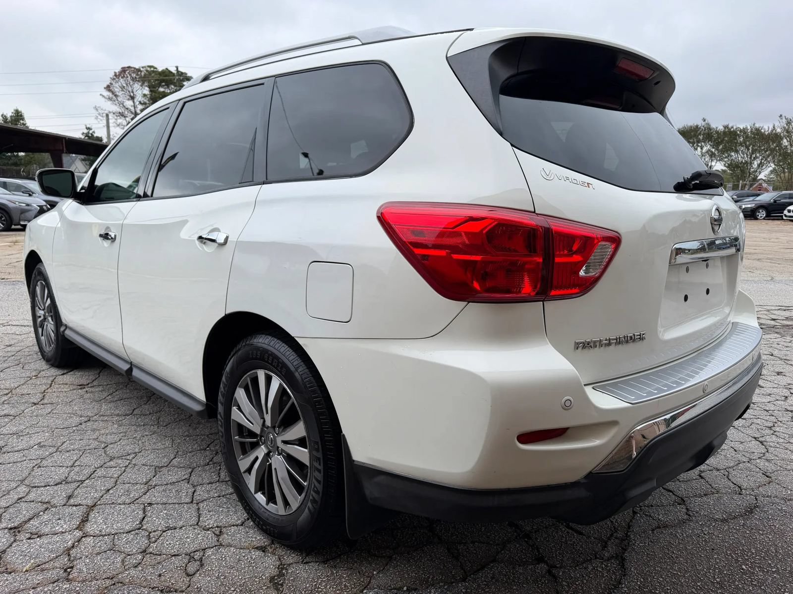 Used 2020 Nissan Pathfinder S FWD image 4