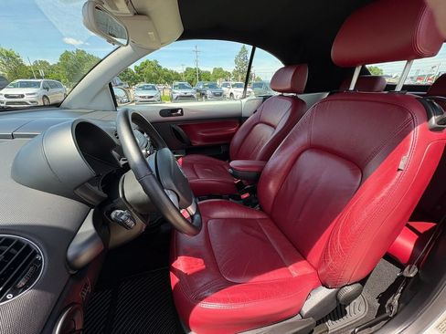 Used 2009 Volkswagen Beetle Blush FWD image 12