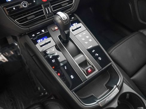 Used 2024 Porsche Macan Turbo image 20