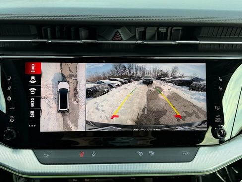 Used 2024 Jeep Wagoneer Launch Edition image 18