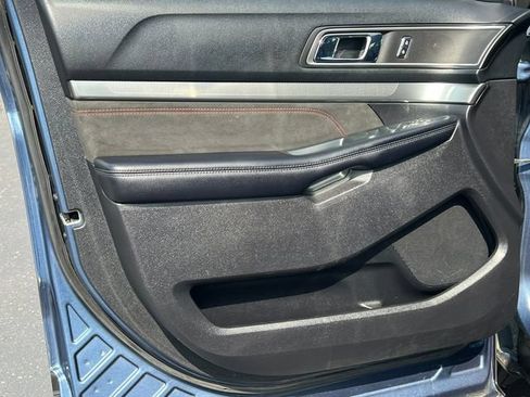 Used 2018 Ford Explorer XLT w/ Equipment Group 202A AWD/4WD image 15