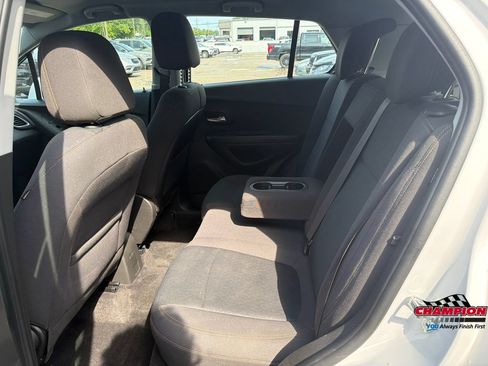 Used 2018 Chevrolet Trax LS AWD/4WD image 19