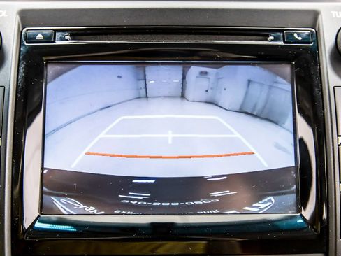 Used 2015 Toyota Camry SE FWD image 14