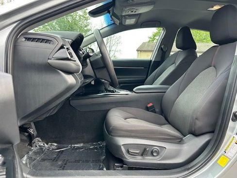 Used 2019 Toyota Camry LE FWD image 11