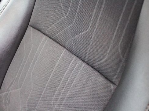 Used 2022 Chevrolet Trax LT w/ LT Convenience Package image 34