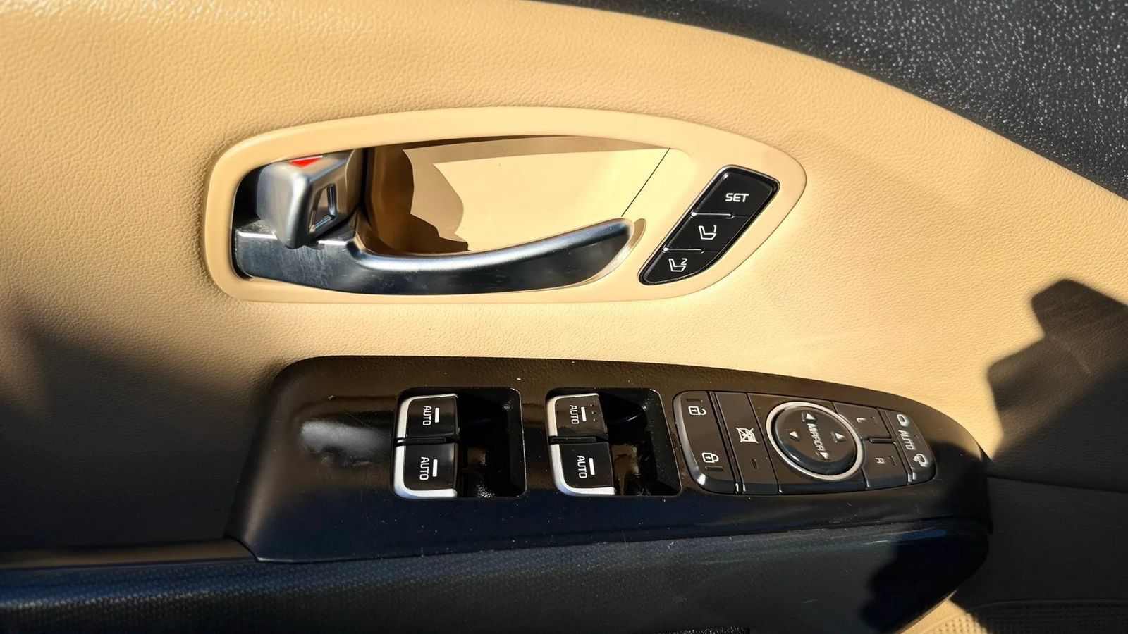 Used 2015 Kia Sedona SX FWD image 23