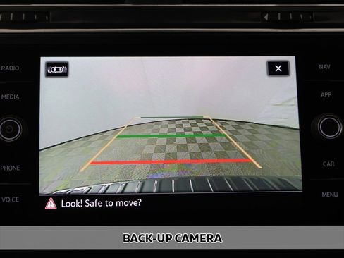 Used 2022 Volkswagen Tiguan SEL R-Line image 7