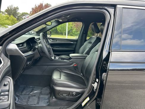 Used 2024 Jeep Grand Cherokee L Limited RWD image 15