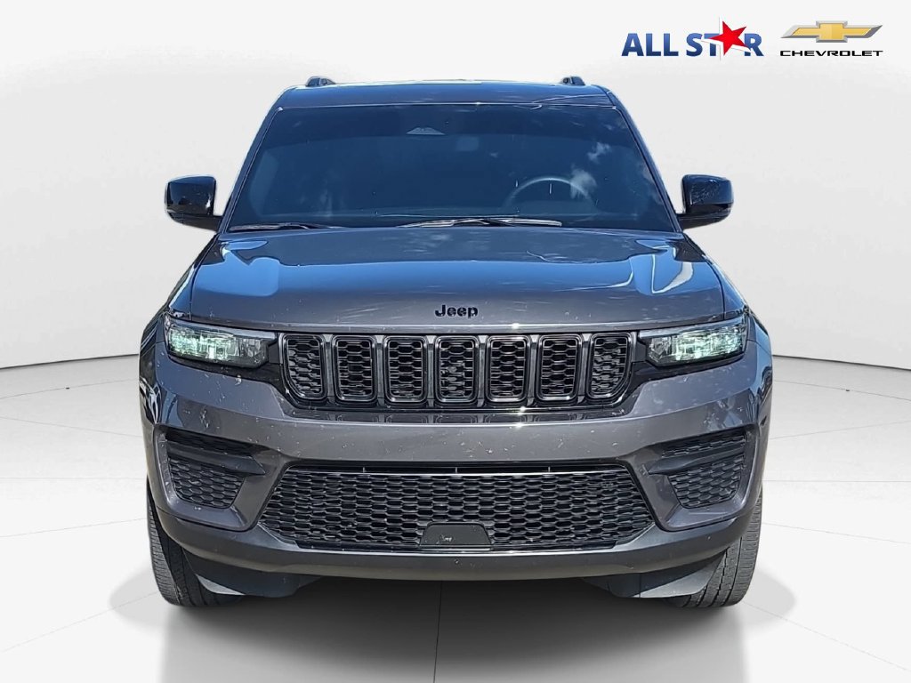 Used 2024 Jeep Grand Cherokee Altitude RWD image 9