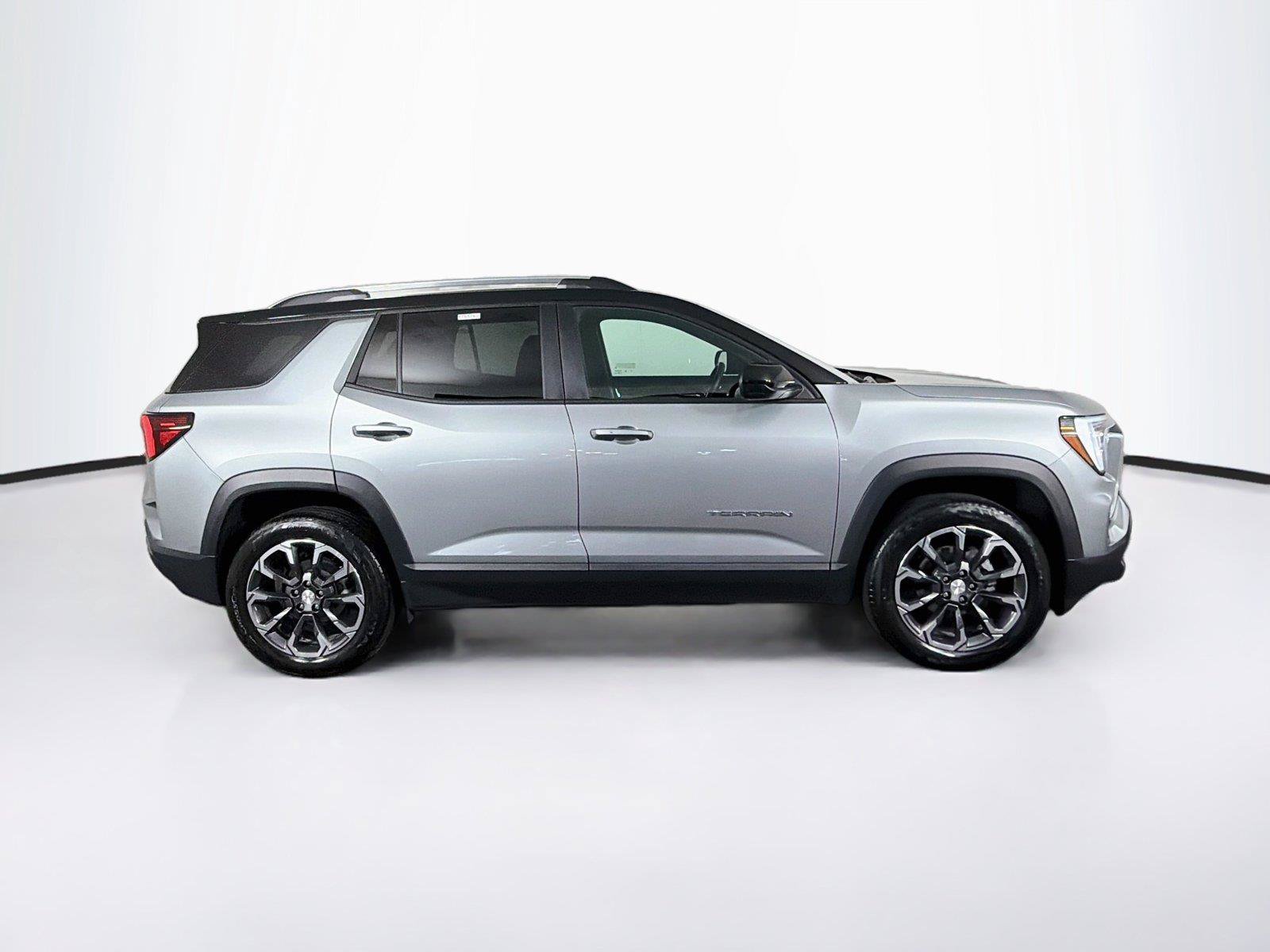 Used 2025 GMC Terrain Elevation w/ Elevation Premium Package AWD/4WD image 12