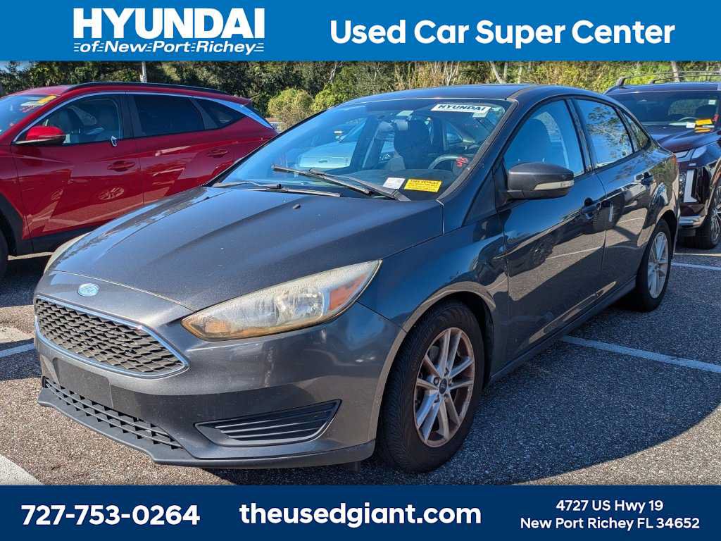 Used 2017 Ford Focus SE FWD image 1