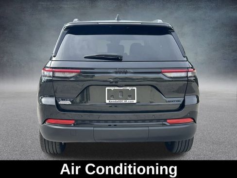 Certified 2024 Jeep Grand Cherokee Limited w/ Black Appearance Package image 8