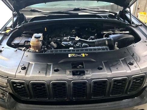 Used 2021 Jeep Grand Cherokee L Laredo image 9