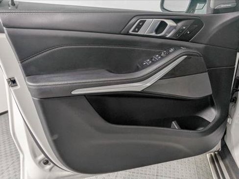 Used 2025 BMW X5 sDrive40i RWD image 13