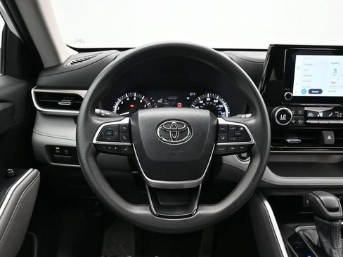 Used 2023 Toyota Highlander L FWD image 46