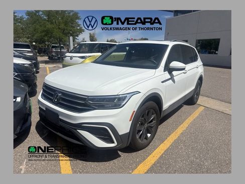 Used 2024 Volkswagen Tiguan SE w/ Panoramic Sunroof Package AWD/4WD image 1