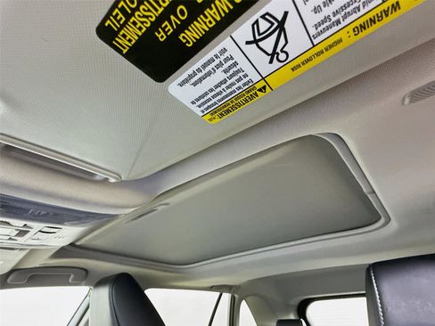 Used 2023 Toyota RAV4 XLE Premium image 14