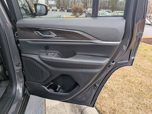 New 2025 Jeep Grand Cherokee Limited image 33