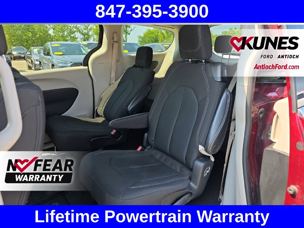 Used 2023 Chrysler Voyager LX FWD image 16