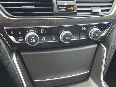 Used 2018 Honda Accord Touring image 16