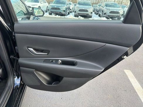 Used 2023 Hyundai Elantra Limited image 24